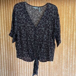 💙3 for $55💙Floral purplish Tie-Front Blouse